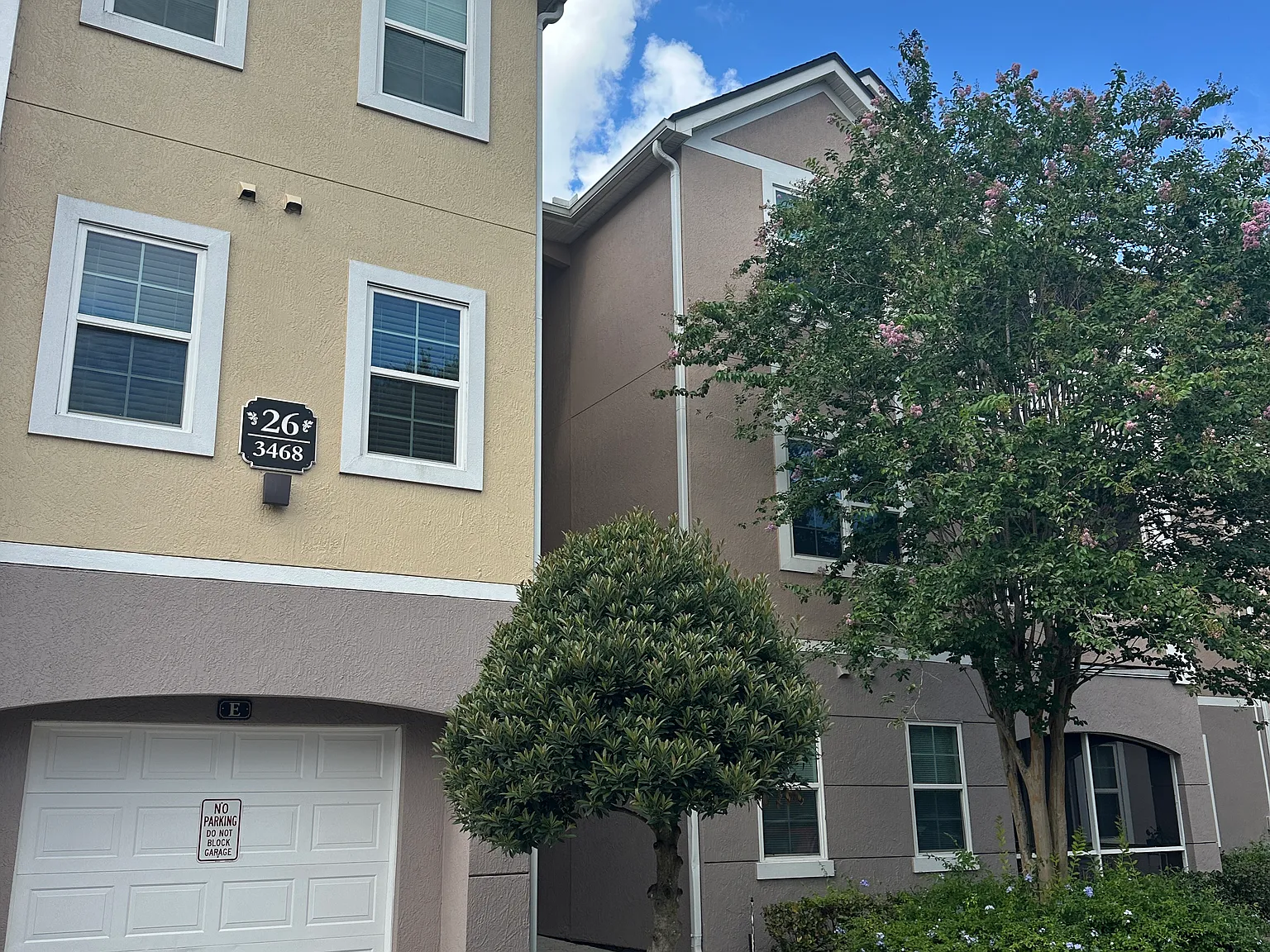 3 bed, 1260 sqft, $1,900 — Photo 1