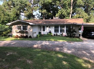 617 Lakeside Knolls Dr, Hillsboro, IL 62049
