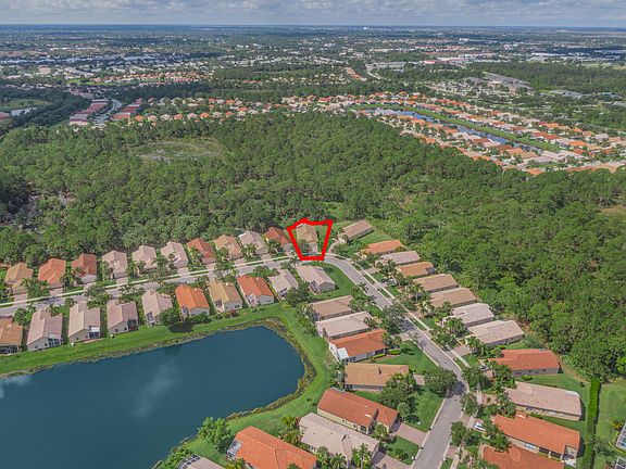 3rd image of 323 NW Treeline Trace