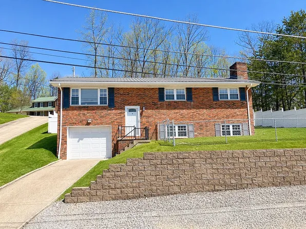 1750 Oakwood Dr, Sissonville, WV 25320