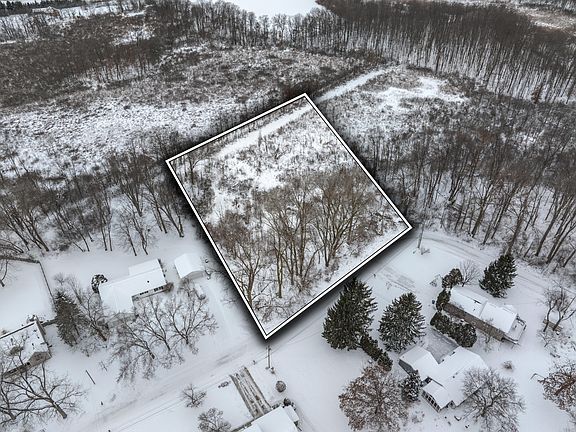 5th image of Bayview Dr