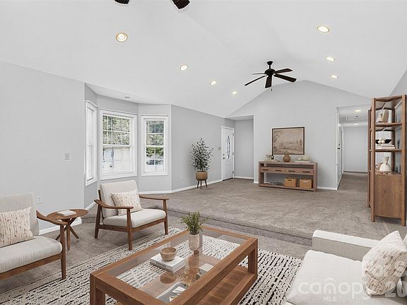 3rd image of 221 S Potter Rd