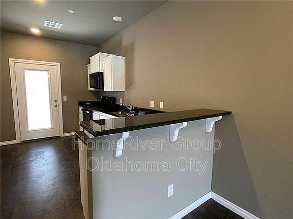 3rd image of 1015 SW 91st St