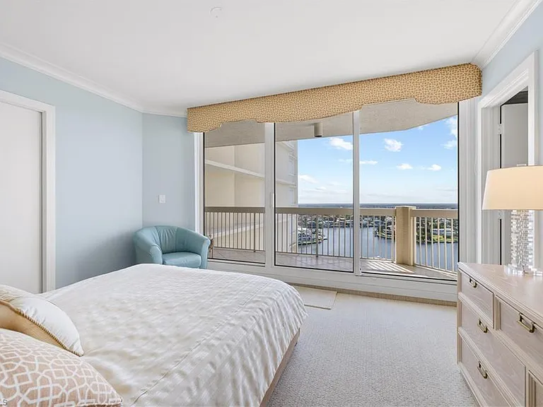 4021 Gulf Shore Blvd N #1804 — Photo 13