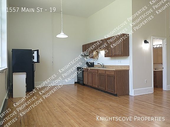 2nd image of 1557 Main St #19