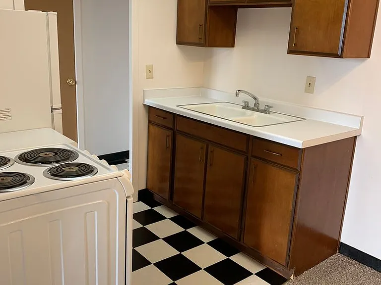 2233 N Summit Ave — Photo 10