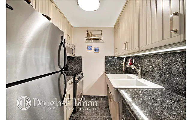 Sold by Douglas Elliman | media 14