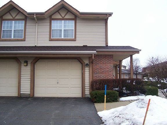 Attached garage-direct entry to unit