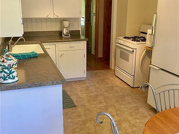 4th image of 183 Brinton St