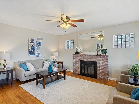 3rd image of 6947 Winona Ave