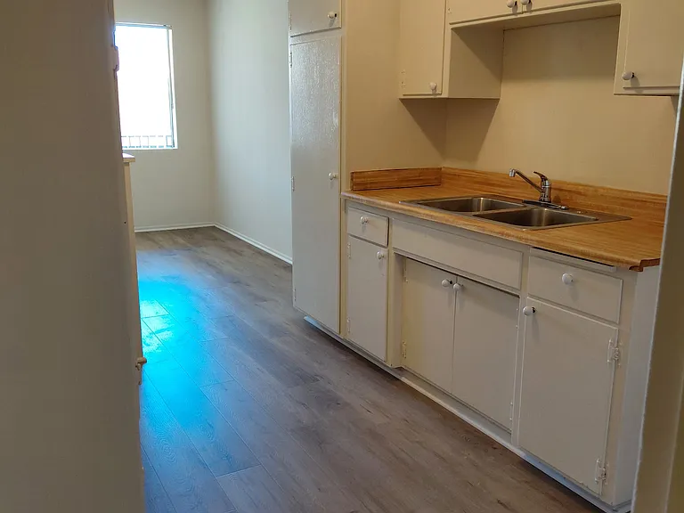 Berkley Square Apartments — Photo 1
