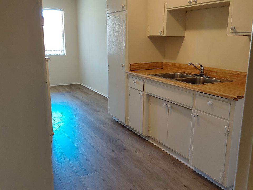 1st image of 216 S Grand Ave #Eb56bcd1e