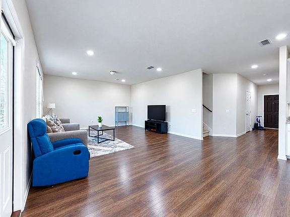5th image of 902 Feldspar Way