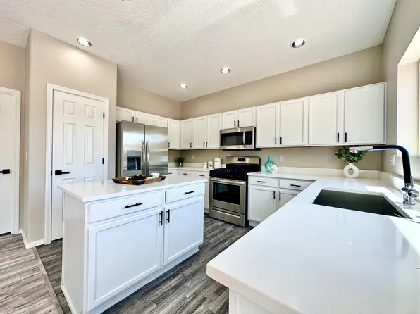 1051 Maroa St NW, Albuquerque, NM 87120