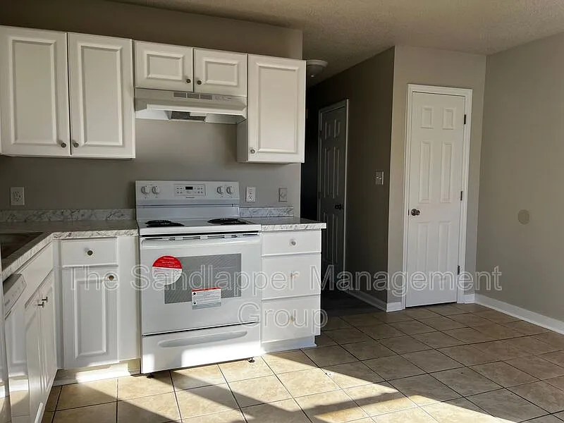 2 bed, 1.5 bath, 1000 sqft, $1,900 — Photo 3