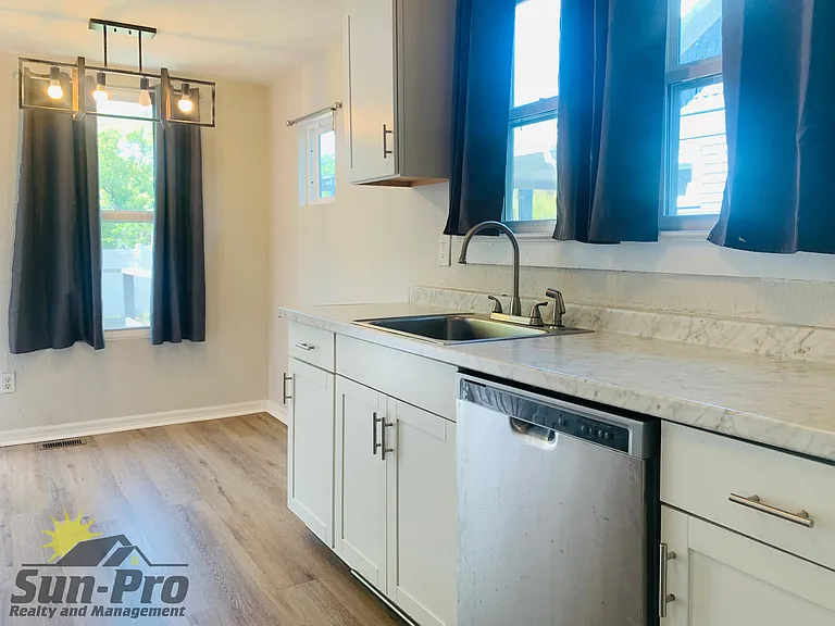 212 Mullally St — Photo 3