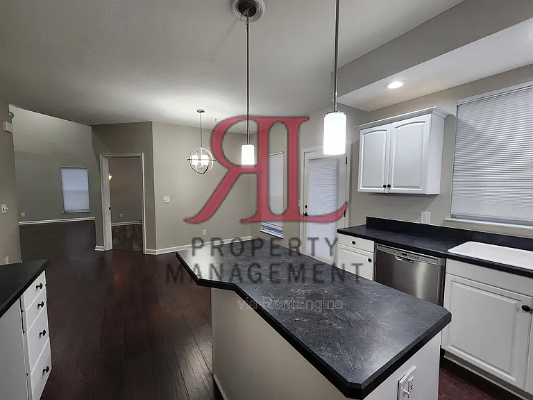 6716 Bethany Dr — Photo 12
