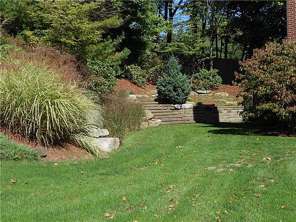 5th image of 601 Cedar Glenn Dr