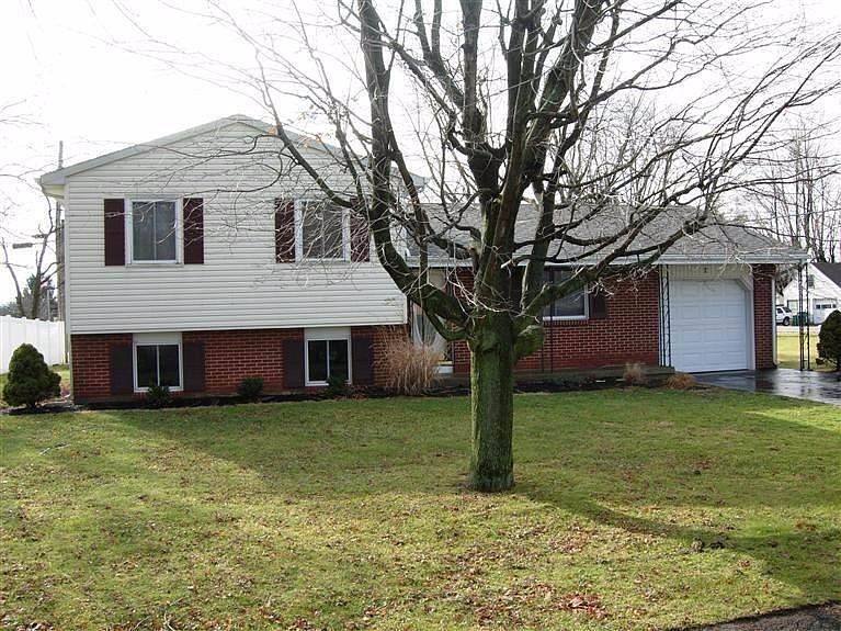 1st image of 2 Greeneview Dr