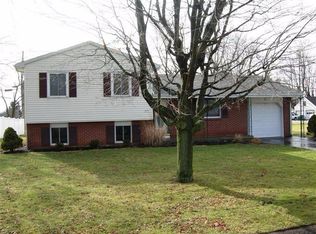 2 Greeneview Dr, Jamestown, OH 45335