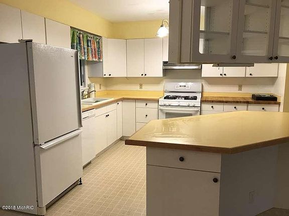 4th image of 855 Lyncott St