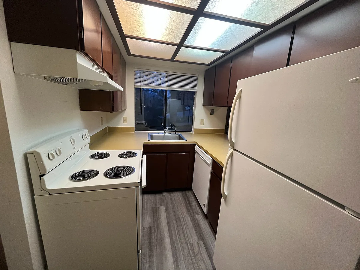 Floor plan 3-Bed 1.5-Bath Townhome