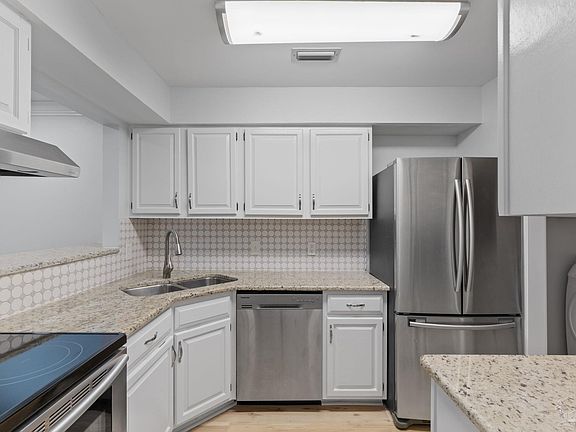 3rd image of 8253 Navarre Pkwy APT D200