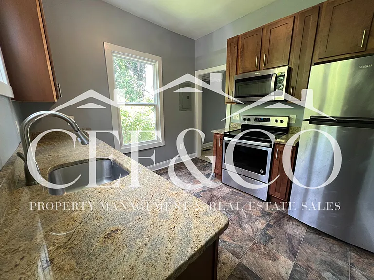 162 Garrett St #1 — Photo 4