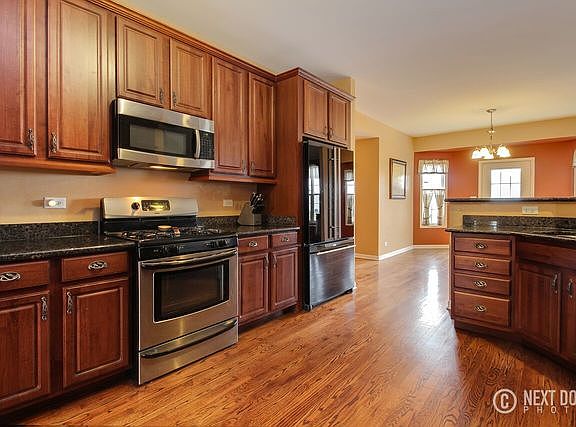 5th image of 25301 Balmoral Dr