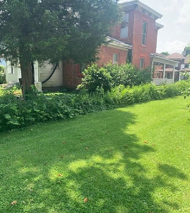 2nd image of 219 S 11th St