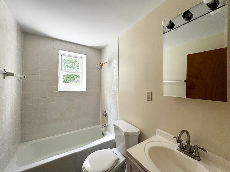 21 Franklin St #1 — Photo 6
