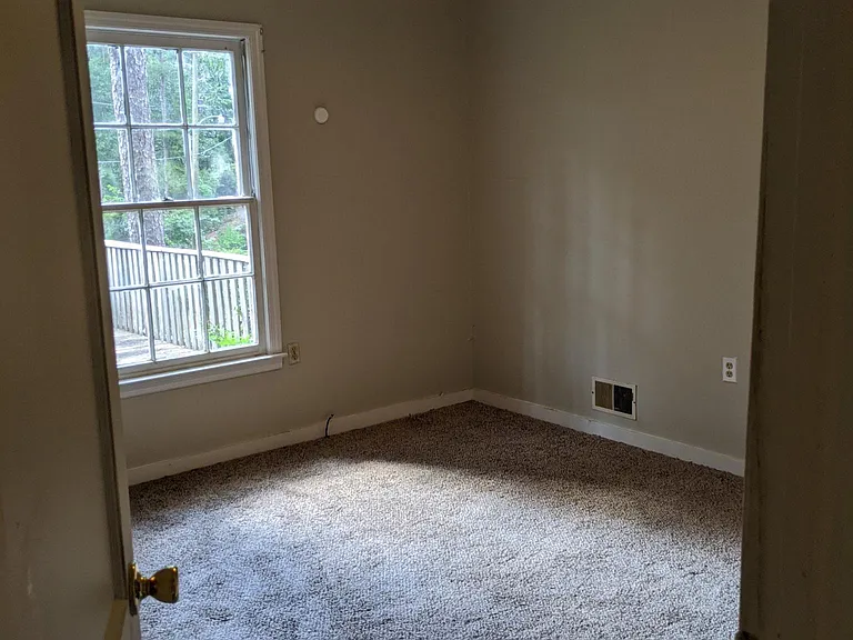 130 Brentwood Pl NE — Photo 14