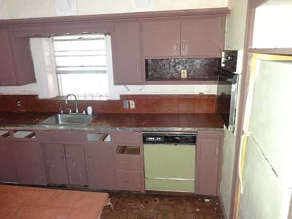4th image of 405 NW 124th St