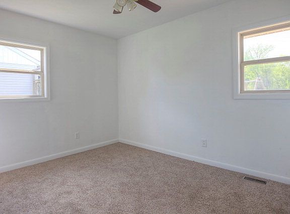 4th image of 7281 Donald Ave