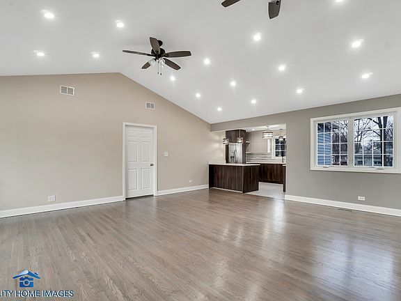 3rd image of 10007 S Kolin Ave
