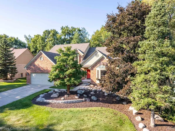 2160 Reagan Dr, Rochester Hills, MI 48309
