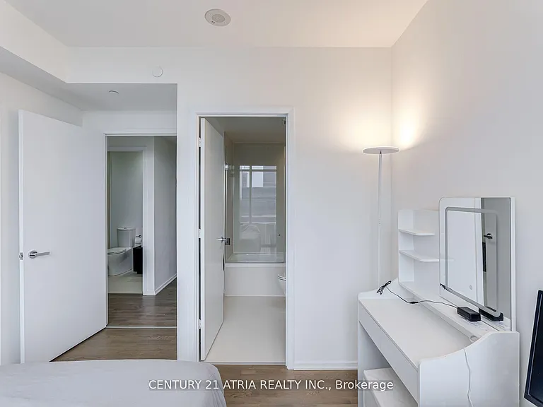 1 Bloor St E #2104 — Photo 11