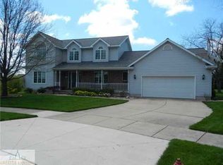 1004 Wilshire Cir, Grand Ledge, MI
