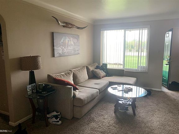 5th image of 38248 Harper Ave