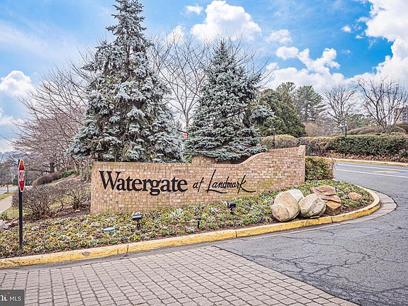 2nd image of 205 Yoakum Pkwy Unit 305