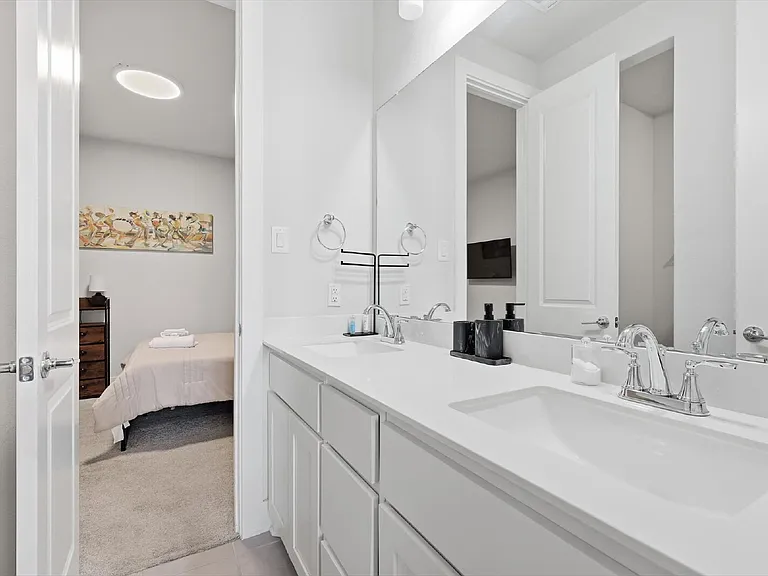 8132 Bromley Dr — Photo 15