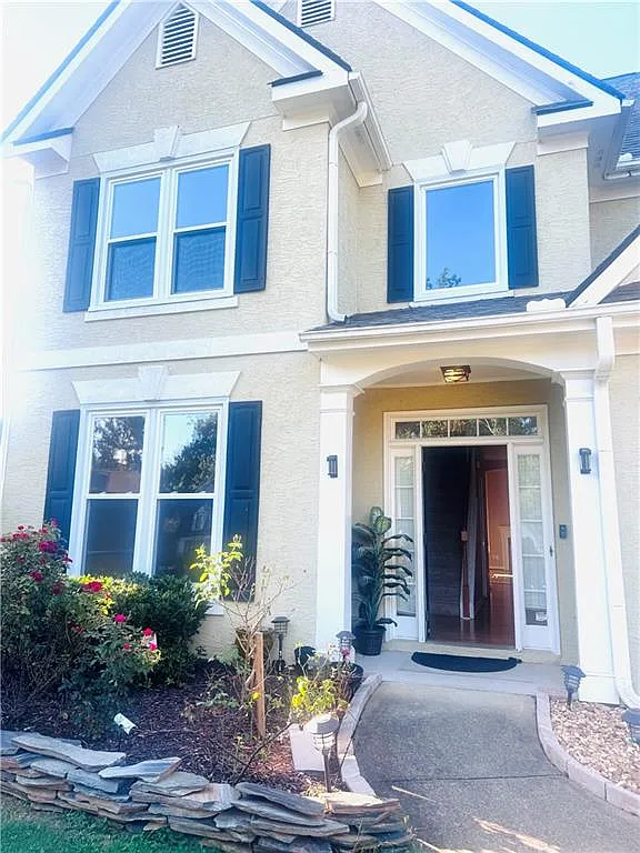 4 bed, 2.5 bath, 2804 sqft, $3,200 — Photo 3