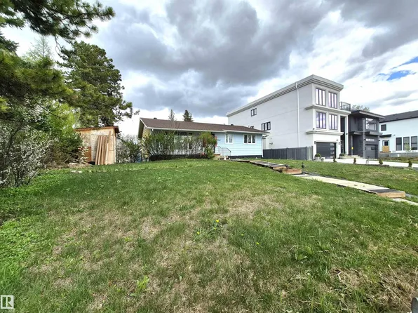 11740 University Ave NW, Edmonton, AB T6G 1Z5