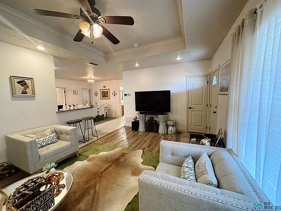 5th image of 1311 Gidding St