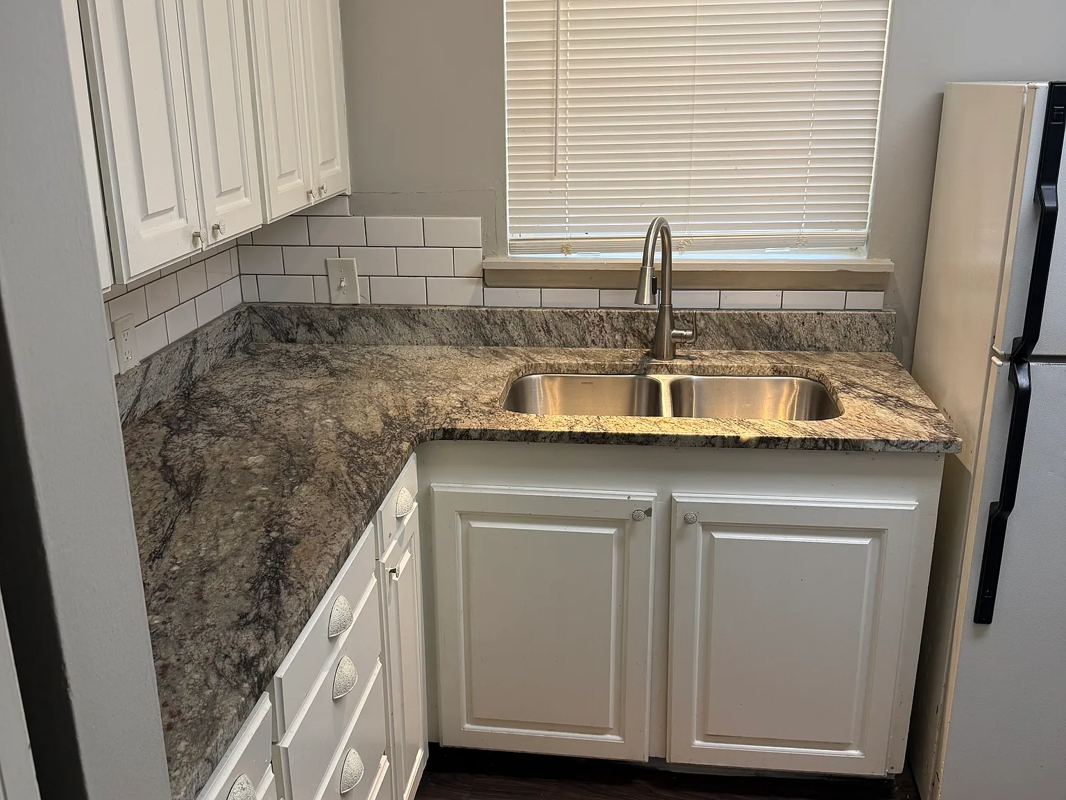 3 bed, 950 sqft, $1,200 — Photo 3