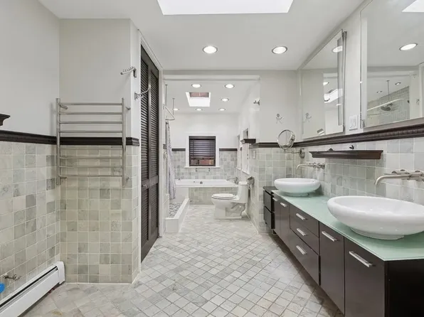 1234 East 37th Street image 1 of 7