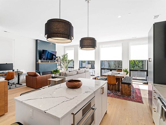 4th image of 3018 W Lyndale St #3