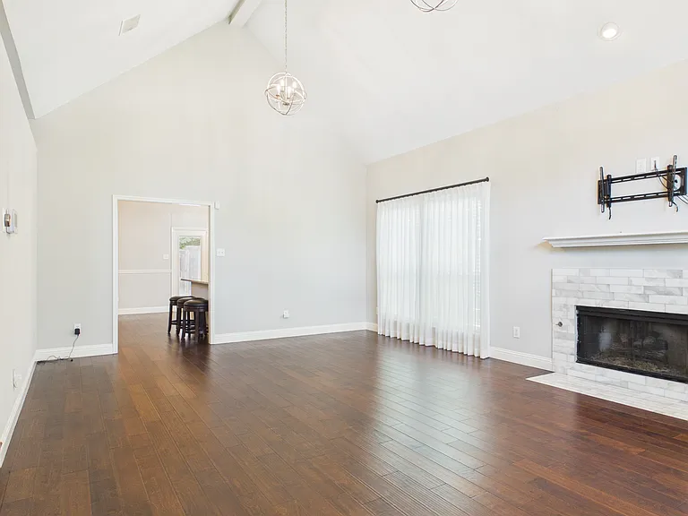 1405 Meadowbrook Dr — Photo 14