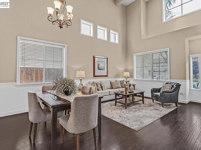 828 Hollowbrook Dr — Photo 4