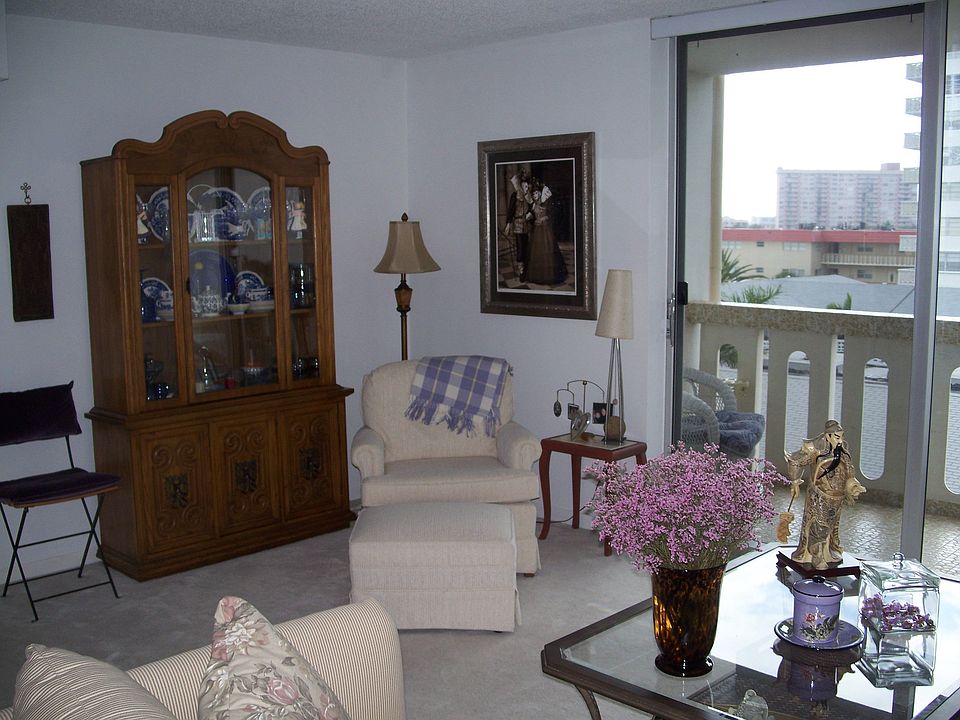 Living Area, Clean and Bright